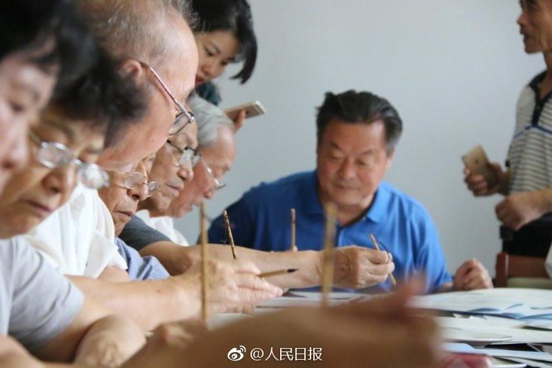 Chinese University sends handwritten admission letters to new students