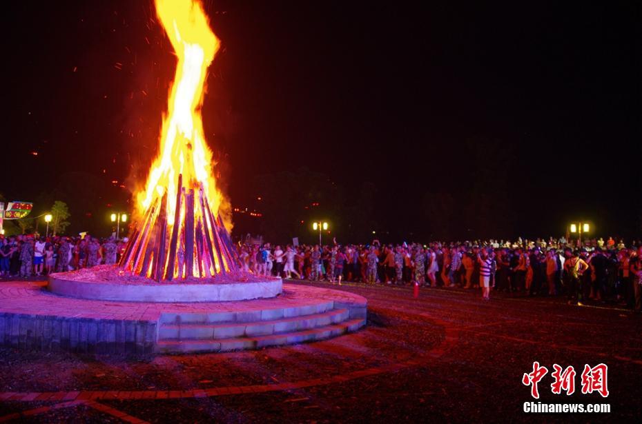 Torch festival lights up night sky in Sichuan