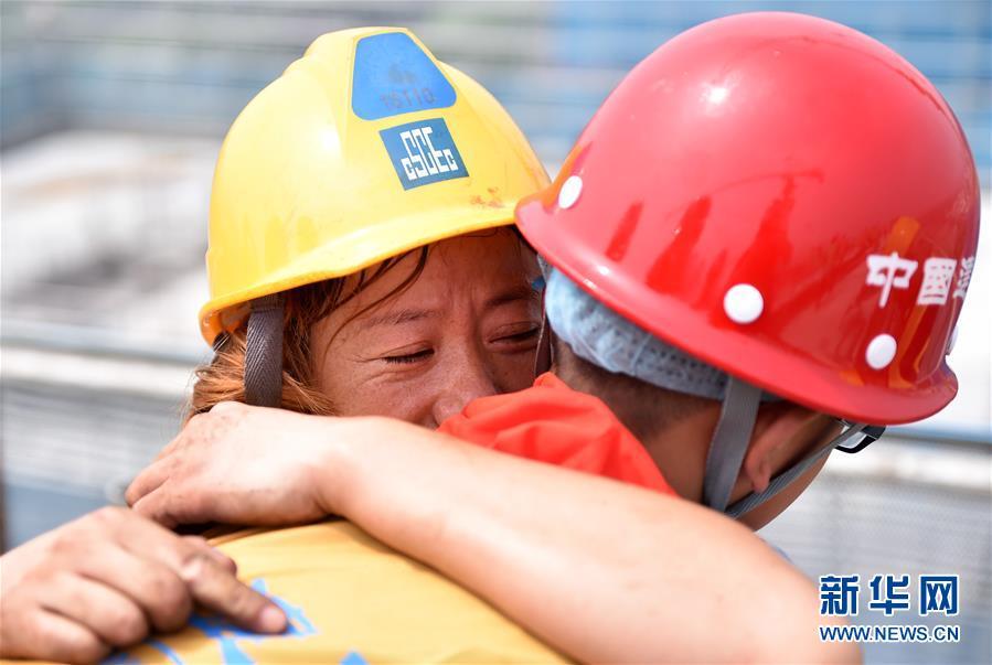 Migrant workers' children experience parents work in Beijing