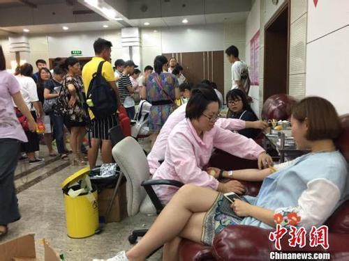 Blood donors come forward after fatal explosion in Hangzhou
