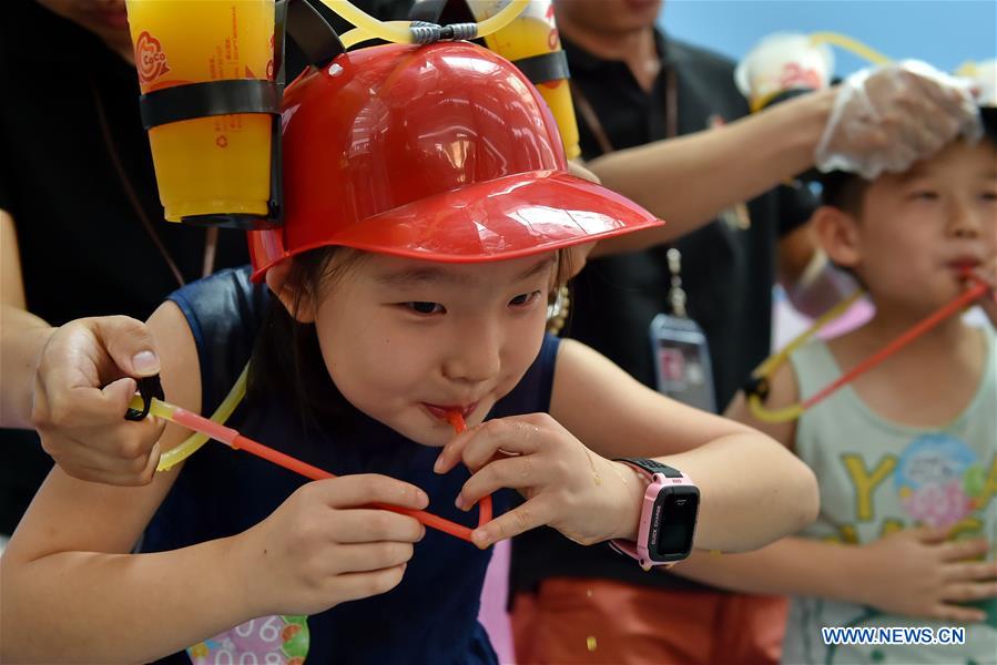 Drinking competition held for coolness in Taiyuan, N China's Shanxi