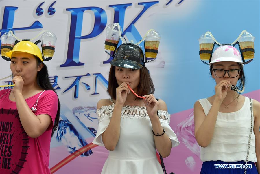 Drinking competition held for coolness in Taiyuan, N China's Shanxi