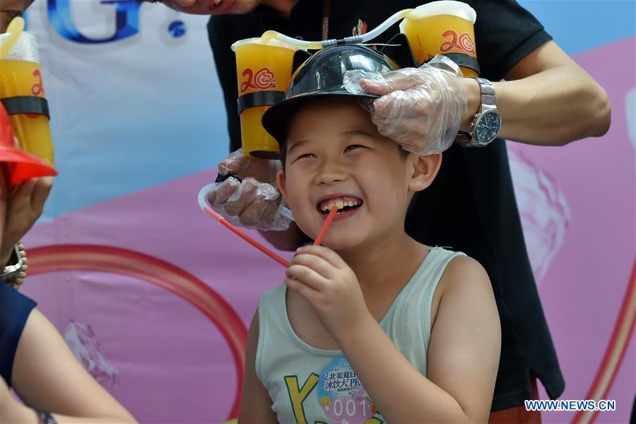 Drinking competition held for coolness in Taiyuan, N China's Shanxi