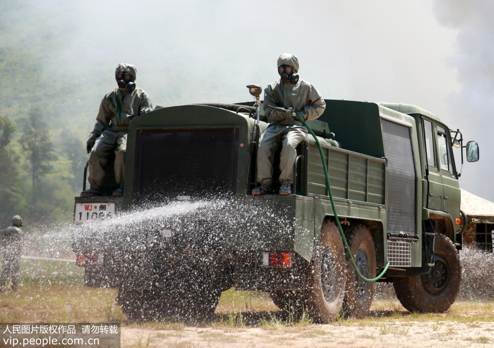 Fujian armed police train to respond to biochemical attack