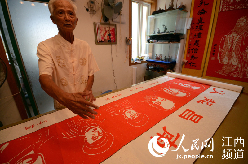 Octogenarian makes humongous papercut design for Army Day