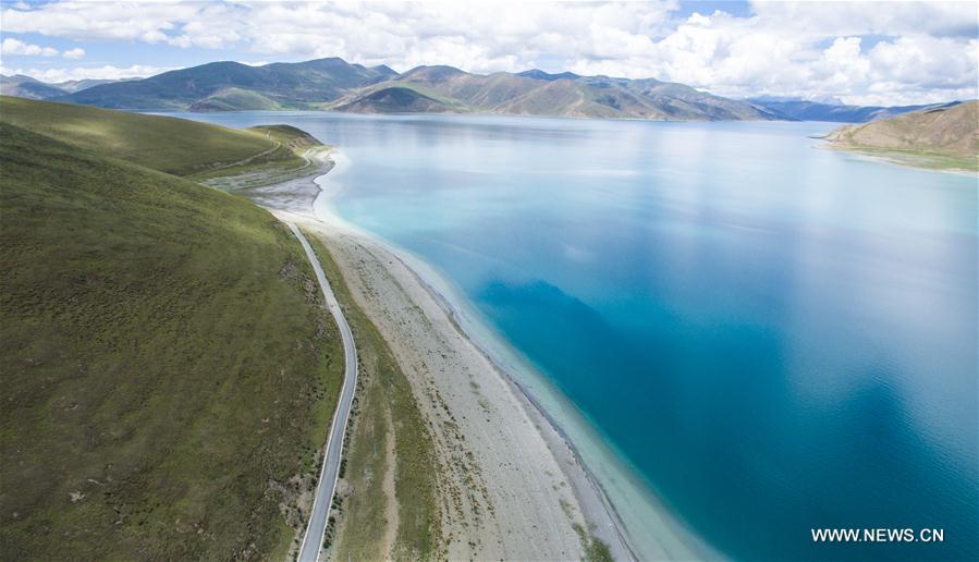 Scenery of Yamzbog Yumco Lake in China's Tibet