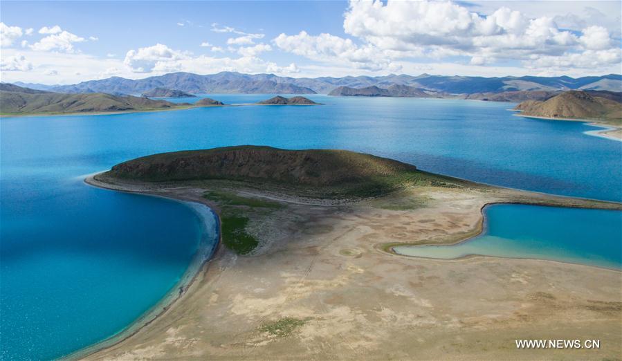 Scenery of Yamzbog Yumco Lake in China's Tibet