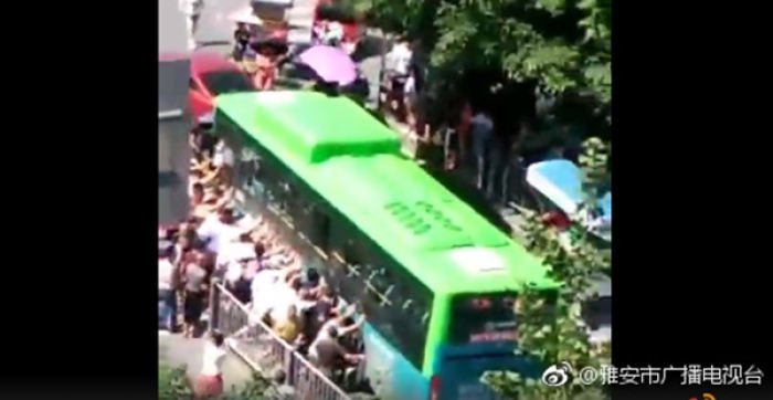 100 people try to lift 10-ton bus to rescue boy trapped underneath in SW China