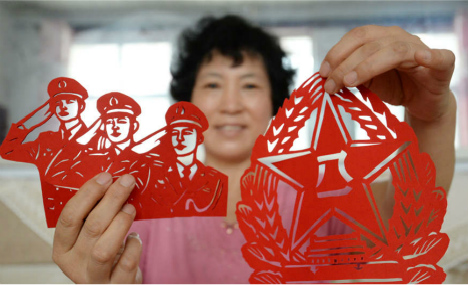Artist creates paper-cuts to mark PLA's 90th anniversary