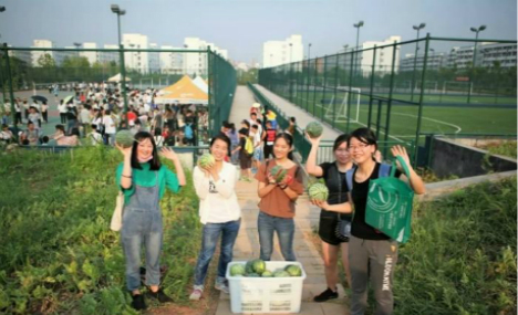 University offers free watermelon fest for students