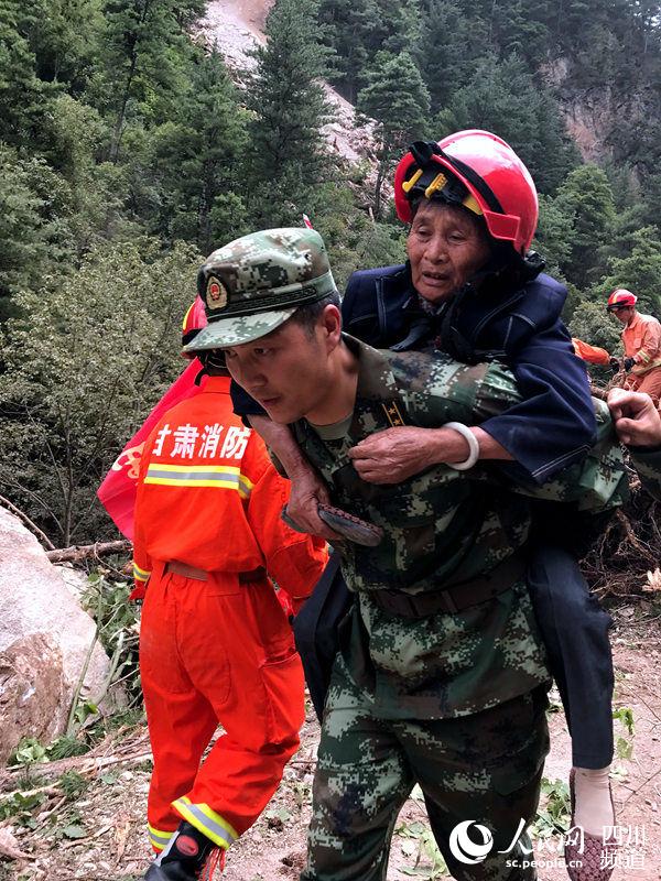 All stranded tourists in quake-hit Jiuzhaigou rescued safely