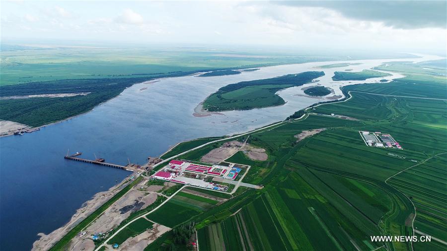 Road bridge linking NE China and Russia under construction