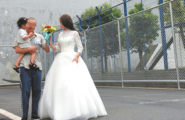 Sichuan prison organizes mass wedding for three inmates People s