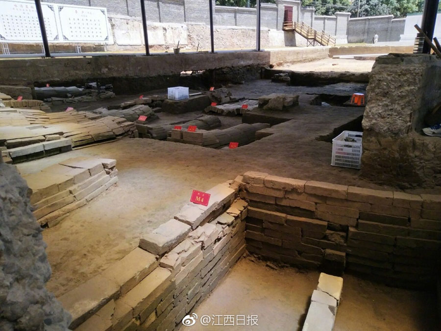 Playwright Tang Xianzu's tomb found in east China