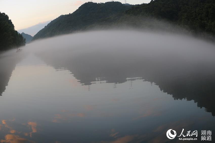 Dongjiang Lake cloaked by mist in Hunan