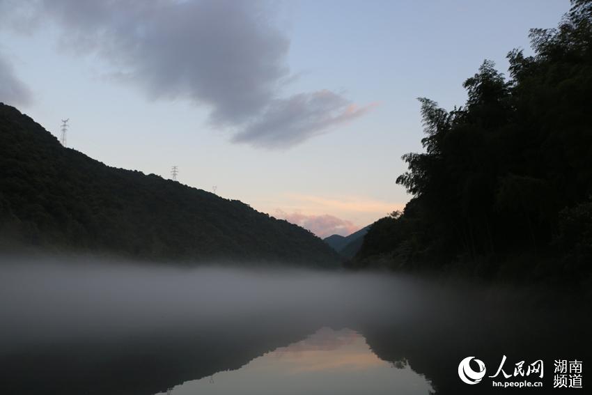 Dongjiang Lake cloaked by mist in Hunan