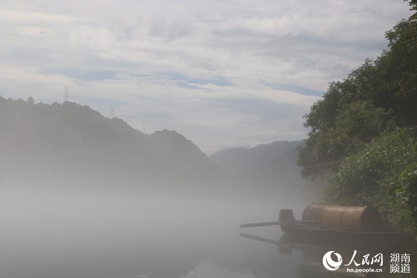 Dongjiang Lake cloaked by mist in Hunan