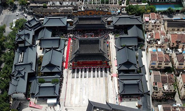 Shanghai temple on historic move