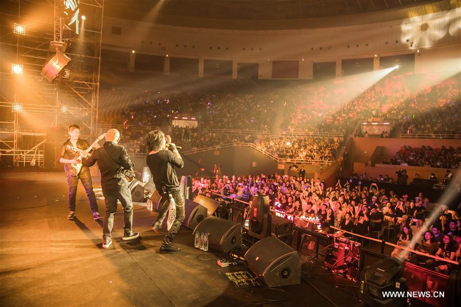 Band Black Panther stages concert "True Color" in Beijing (5) - People