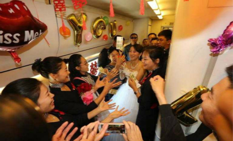 Memorable wedding ceremony on high-speed train