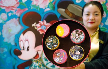 Shanghai time-honored brand launches Disney-themed mooncakes