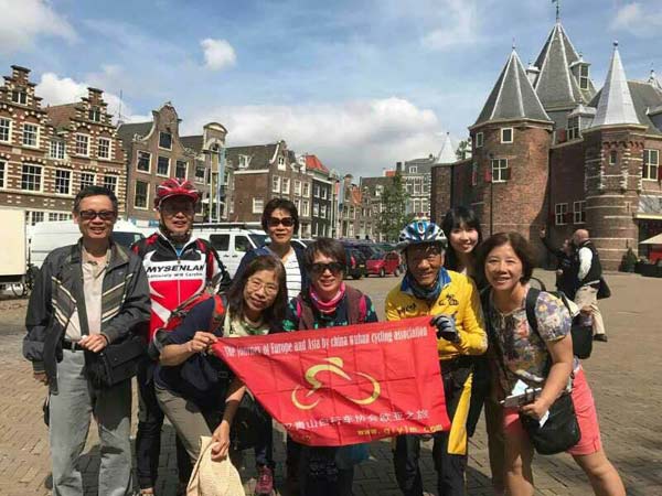 Wuhan cyclist, 68, rides across Europe in 100 days