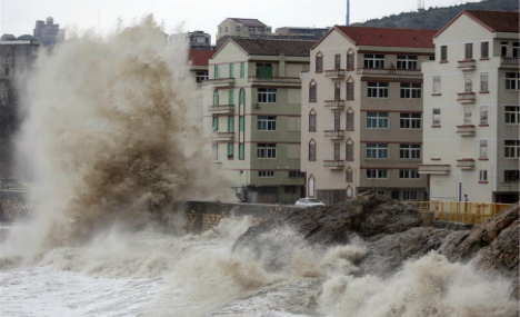 Super typhoon Talim brings billows in E China