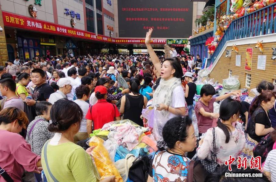 ‘Everything must go’: Shoppers hunt for deals before biggest smallware market closes in Beijing