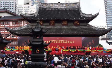 Shanghai temple's historic move completed