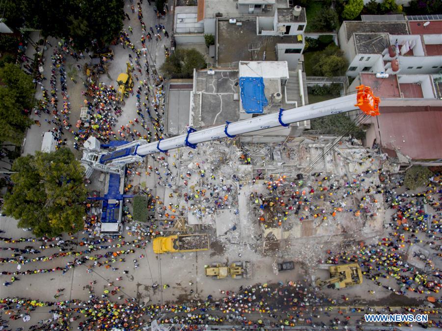 Post-quake scenes in Mexico