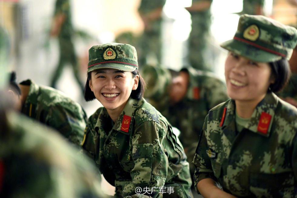 Disciplined Chinese troops set good example for public