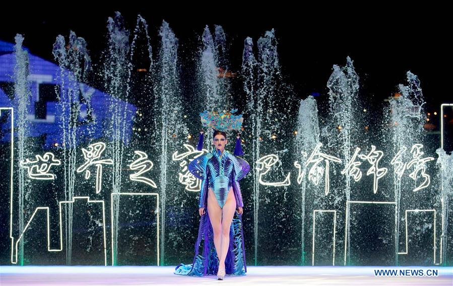 In pics: opening ceremony of 2017 China (Chongqing) Int'l Fashion Week