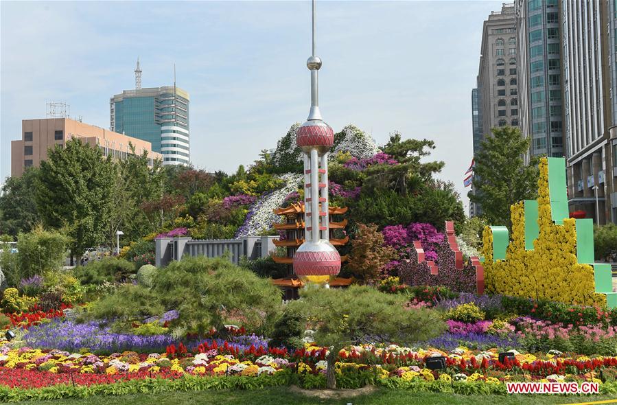Beijing decorated with flowers for China's National Day