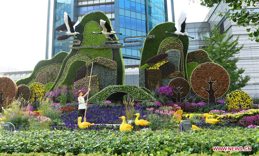 Beijing decorated with flowers for China's National Day