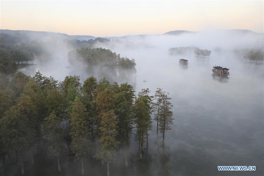 In pics: fog-enveloped Tianquan Lake in E China's Jiangsu