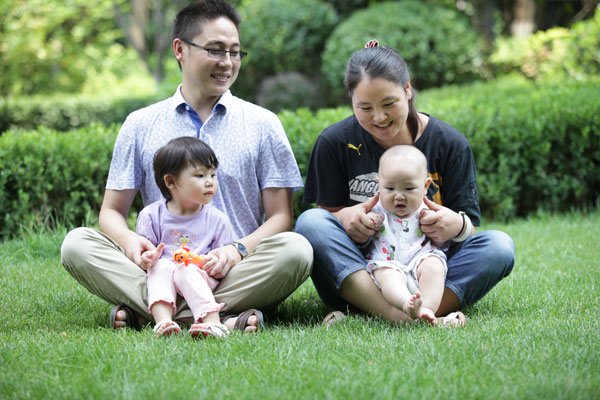 chinese-couples-cautiously-consider-dividends-of-new-family-planning