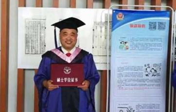 Cancer patient in 50s graduates from prestigious university