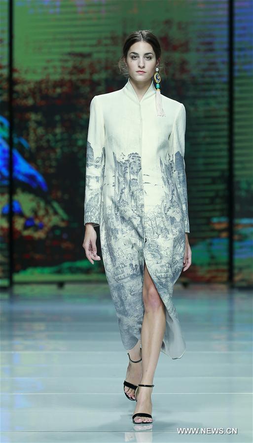 Creations of Hou Zhijie staged at China Fashion Week