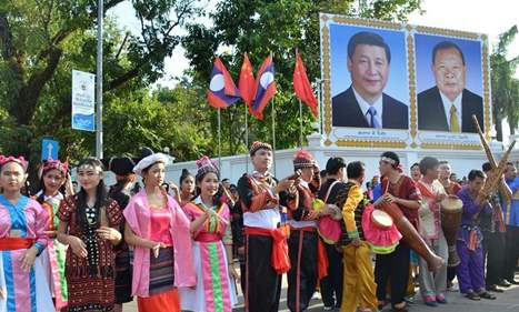 Laotians warmly welcome President Xi Jinping