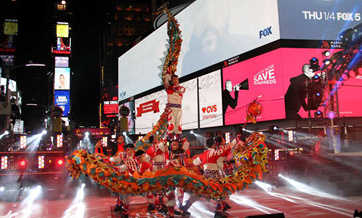 Chongqing's dragon dance performers ring in NY in Times Square