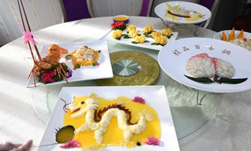 Lanzhou chef cooks health-preserving delicacies with lilies
