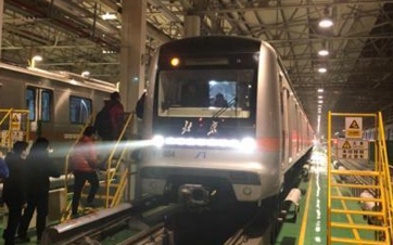 Driverless subway line put into service in Beijing