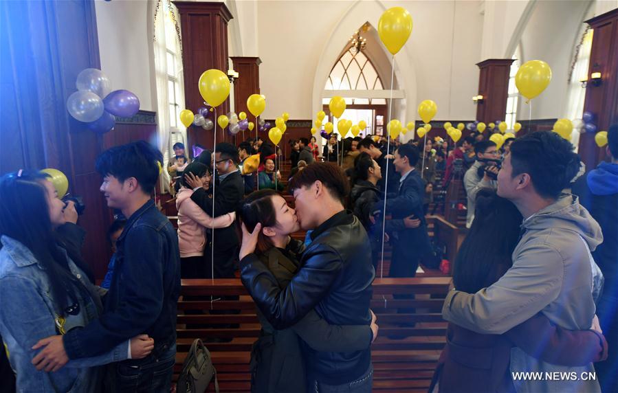 Lovers attend group proposal ceremony in Changsha, China's Hunan