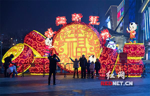 Various lanterns displayed at the Meixi XINTIANDI Shopping Center in Changsha to greet the upcoming Lantern Festival