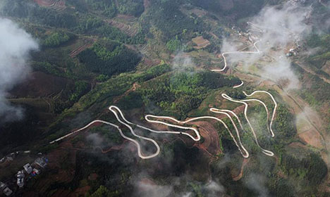 Highway network changes people's life in Guangxi