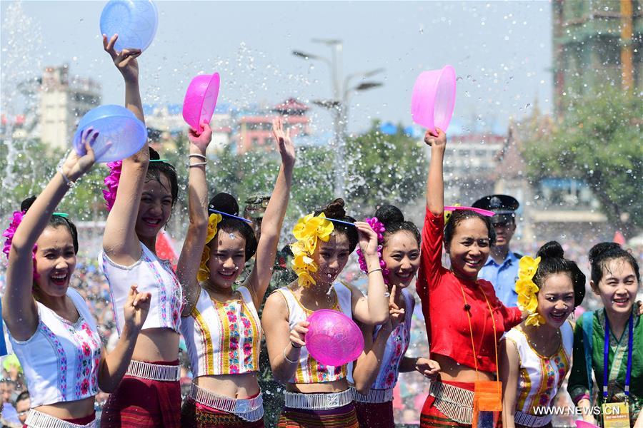 Water-sprinkling festival held in Yunnan to pray for good fortune