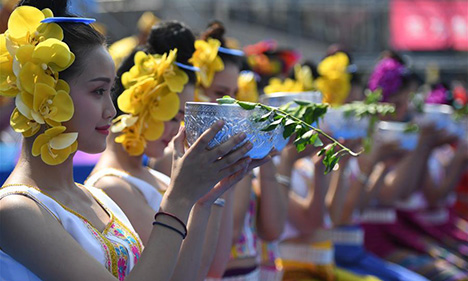 Water-sprinkling festival held to pray for good fortune