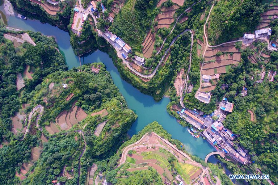Cliff road helps villagers cast off poverty in N China's Shanxi