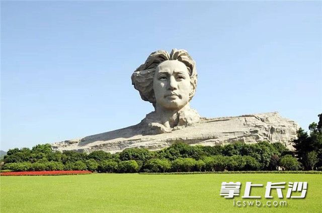 Young Mao Zedong Statue Cleaned up