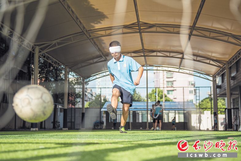 Meet the first 11 blind soccer boys in Changsha